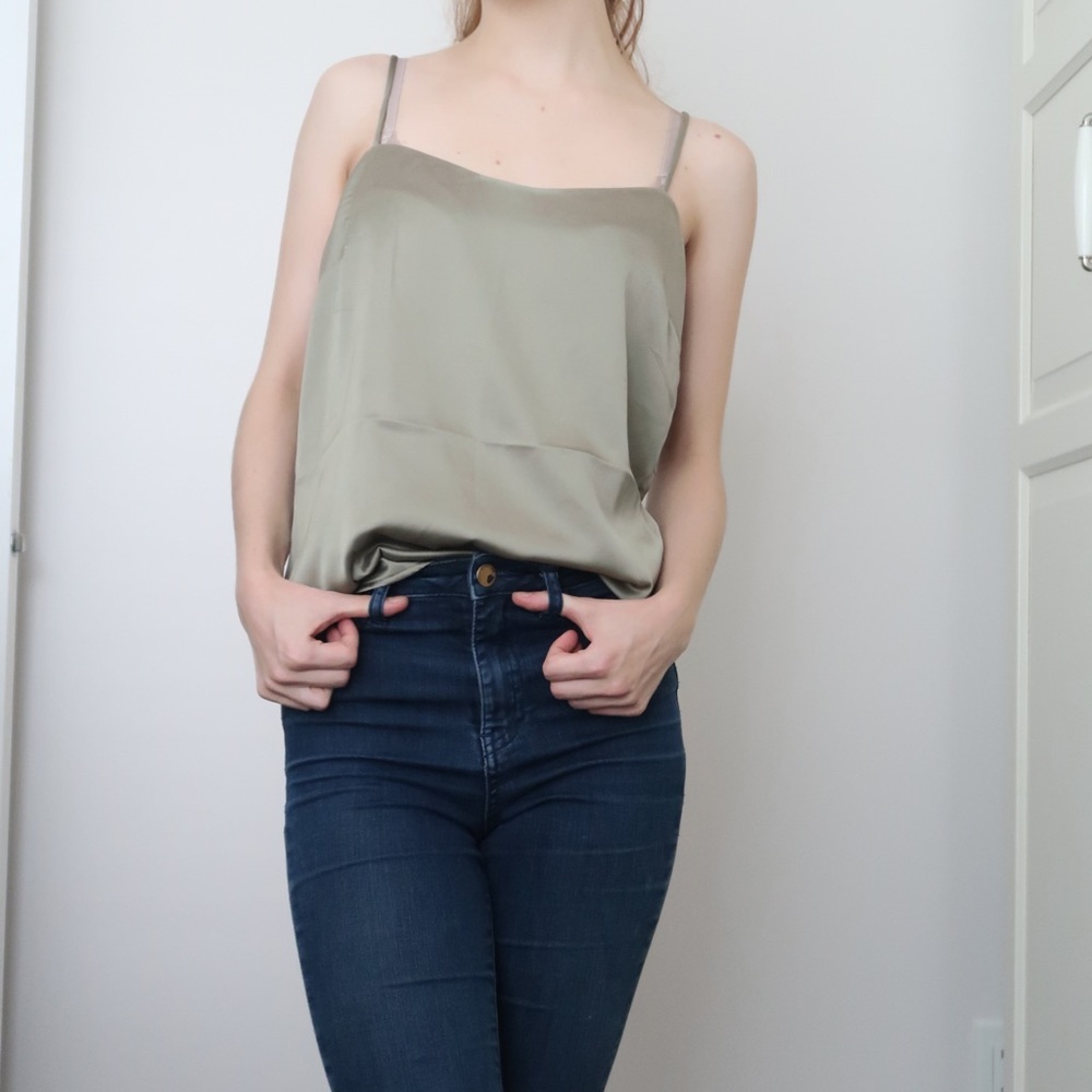 Dynamite Sweetheart Cami (vetiver green)